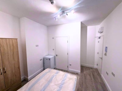 DSS - Studio Flat Available in Tooting SW17 Main Photo