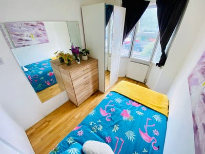 🌟 Affordable Single Room in Hanger Lane – Zone 3  Main Photo