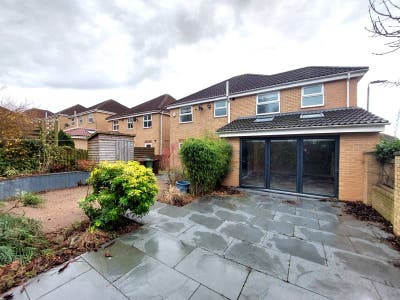 Incredible WF3 House for single occupier or couple Main Photo