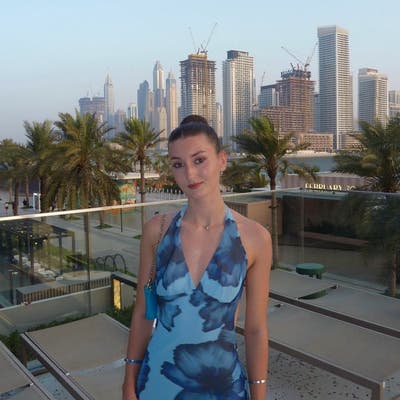 23 year old Female seeks a double room Main Photo