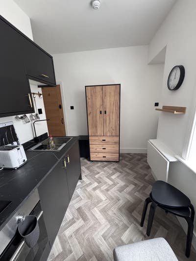 Stylish Split Studio | &pound;950 | Inc Bills Main Photo