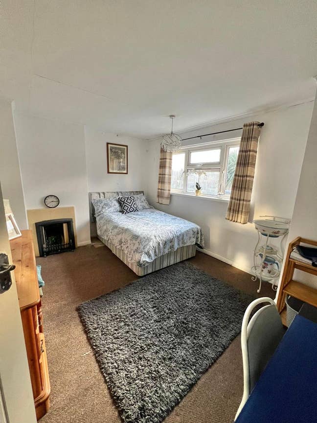 1 Double Room is available in PO9 3DE Main Photo