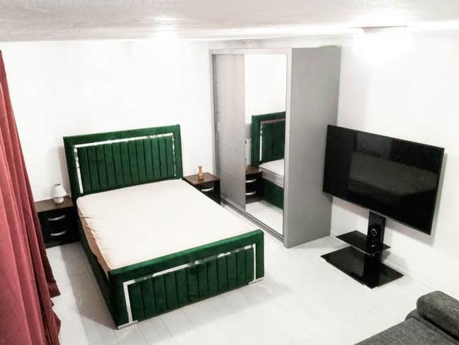 Luxury Double Room |2–4 Mins to Bow Road | Zone 2| Main Photo