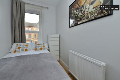 Single Room Available (Female only) Battersea Main Photo