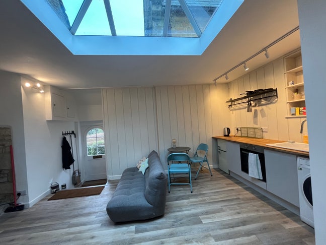 Compact self contained studio property Main Photo