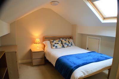 ** No Fees ** Dbl Room - Walk to Train/Town/Oracle Main Photo
