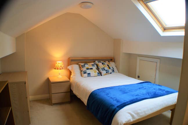 ** No Fees ** Dbl Room - Walk to Train/Town/Oracle Main Photo