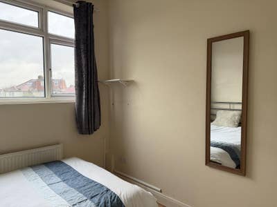 A Fully Furnished Double Room in Hayes Main Photo