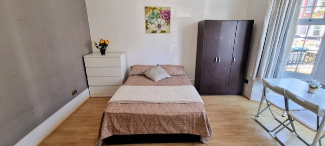 Lovely Spacious Room in Willesden Green Main Photo