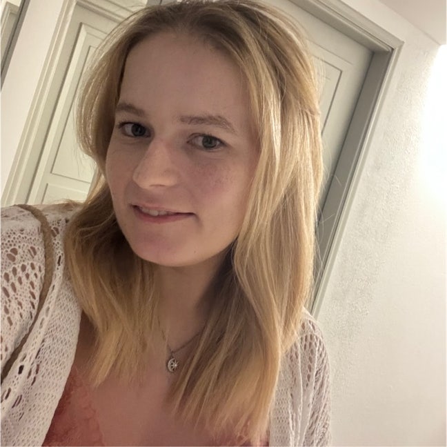 Professional Female seeks a double room Main Photo