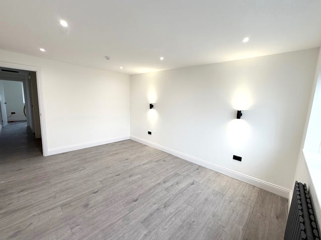 ***Stunning 4 Bed House to Rent, E11***  Main Photo