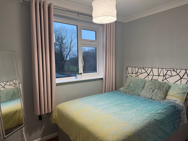 Furnished double room in a quiet residential area Main Photo