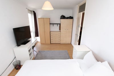 Top Rooms 10 Min from the City  Main Photo