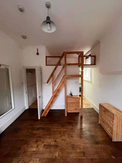 Stunning Studio 5 min walk from tube station  Main Photo
