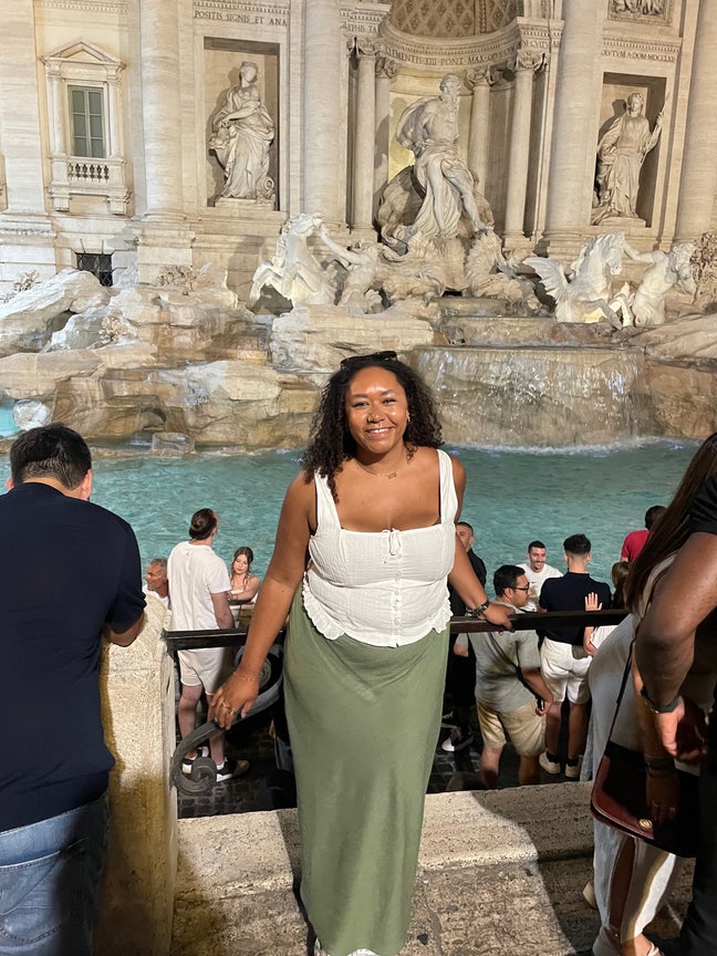 Hi I’m Eve and I’m 23. I’m moving to st... Main Photo