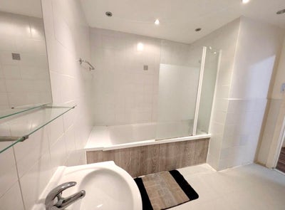 4 Rooms in a Flat Close to Aldgate East  Main Photo