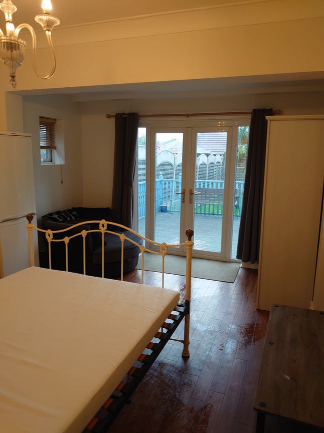 Double room to let  Main Photo