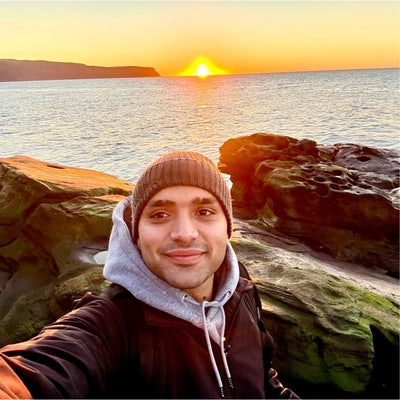 I am a professional male aged 24. I am lookin... Main Photo