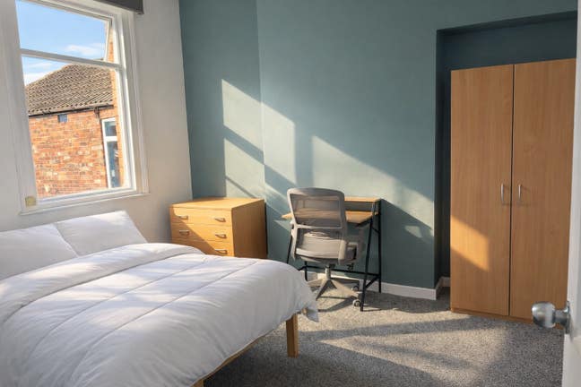 Lovely Large Double, Includes Bills, near Hospital Main Photo