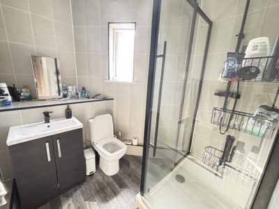 Big three bedroom student/professional home Main Photo