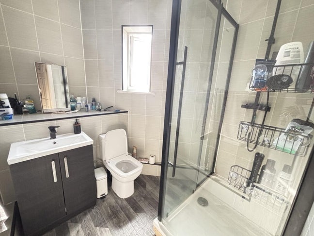 Big three bedroom student/professional home Main Photo