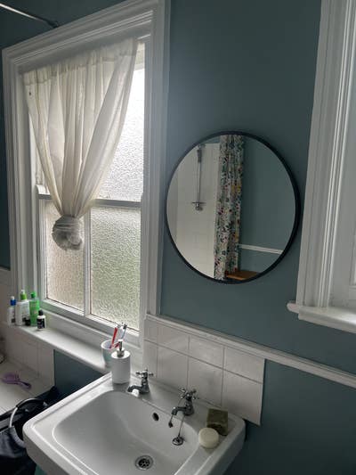 Double room to let in shared family house Main Photo