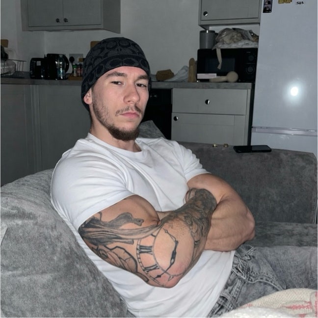 I’m 25 years old, and looking to move in at... Main Photo