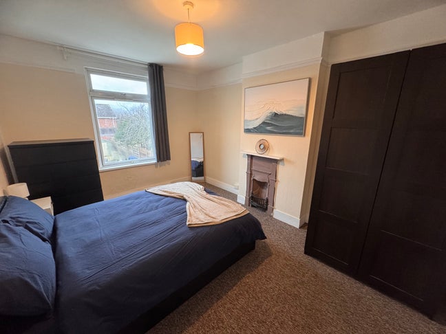Large double rooms - clean and refurbished Main Photo
