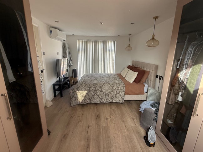 Luxury room & AC, attached bathroom, &pound;800 students Main Photo