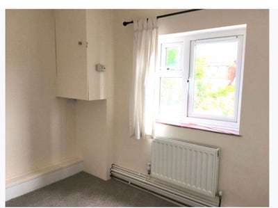Nice room with small family.easy access to town. Main Photo