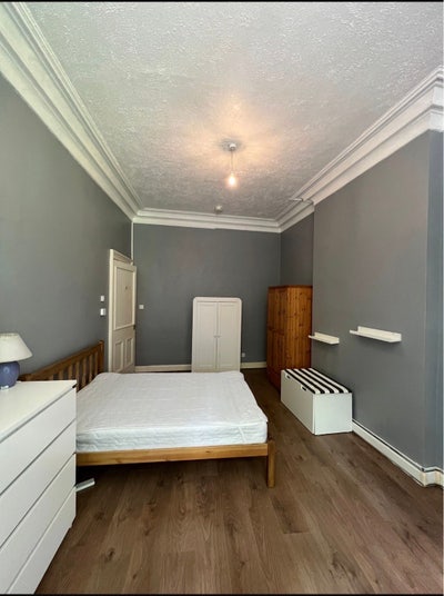 Spacious Double Room Near Meadows Main Photo