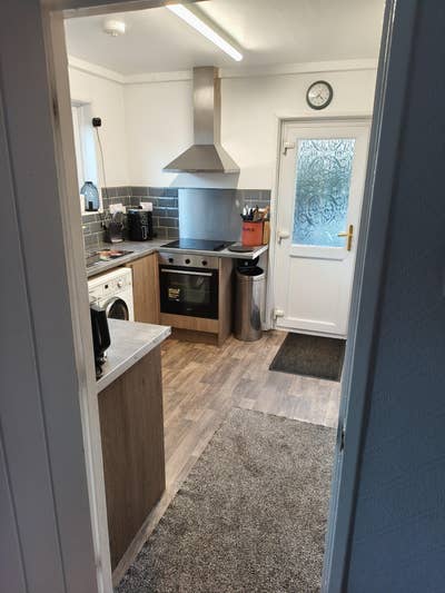 House end of a quiet culdesac refurbished recently Main Photo