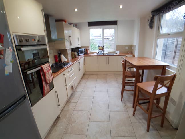 Double Bedroom Lower Addiscombe  Main Photo