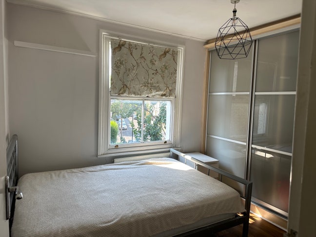 Double 11’ x 8’3” room available now Main Photo