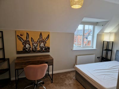 Ensuite Double Room – Fully Furnished – Bills & In Main Photo