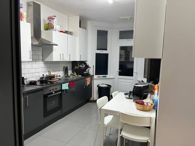 Lovely Double Rooms for Females Only Main Photo