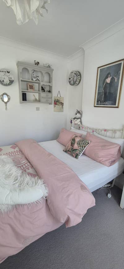 Lovely room with own  patio into garden near beach Main Photo