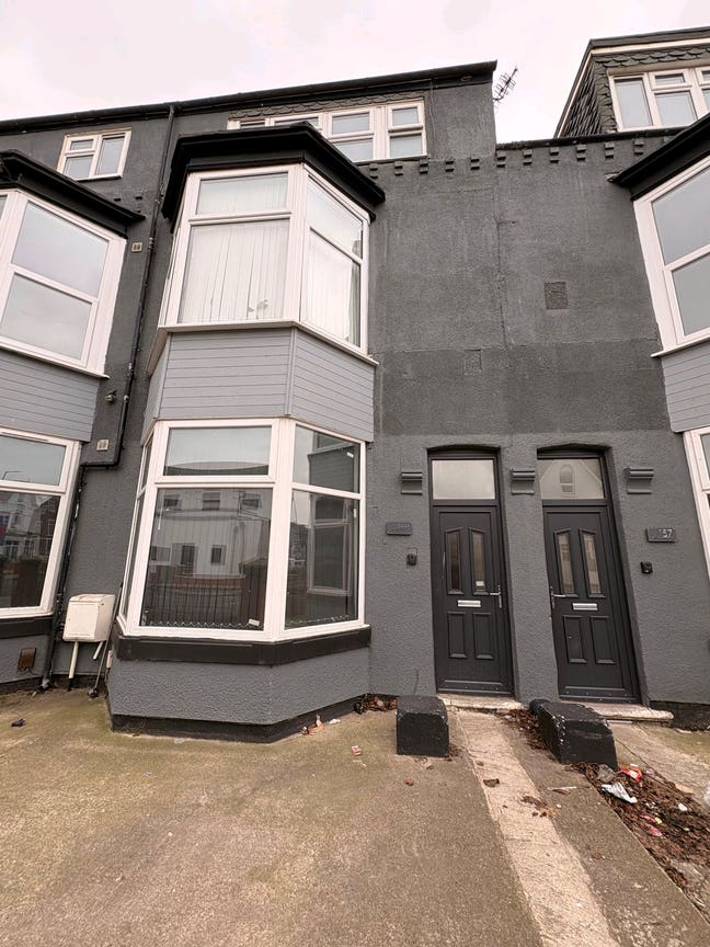 Spacious Room in TS1– 1 min to Teesside University Main Photo