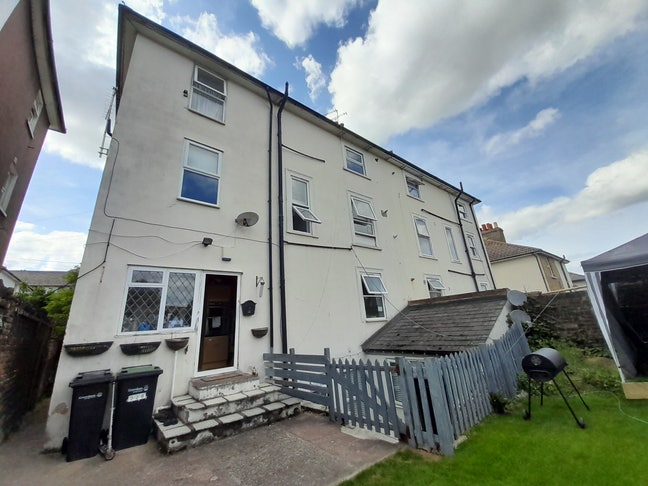 1 Bed Maisonette &pound;1100pcm Excludes Bills Kent DA12 Main Photo