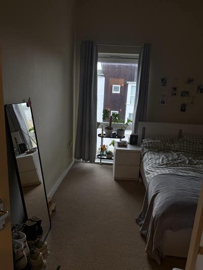 Large Double Room (unfurnished) – Kennet Island, R Main Photo