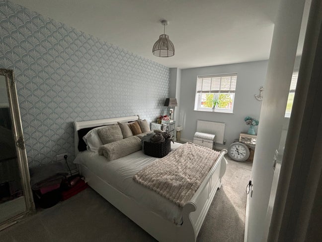 Large double bedroom with own bathroom Main Photo