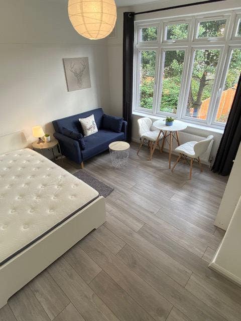 Big Double Room - All Bills included Main Photo