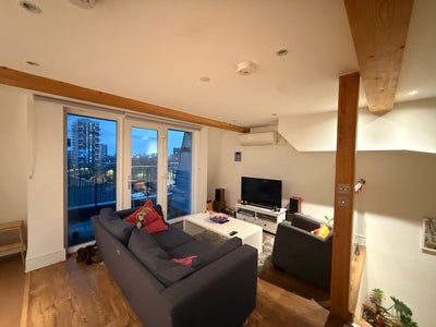 Double room En Suit 2 Mins From Lime House DLR Main Photo