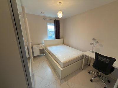 Double bedroom en-suite  Main Photo