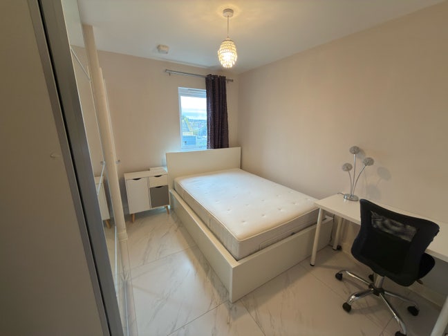 Double bedroom en-suite  Main Photo