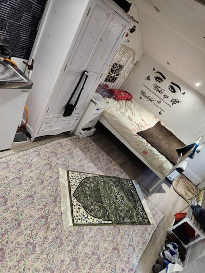 Ensuite Room with Separate Entrance-CR0 3ND Main Photo