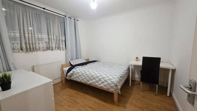 1 large double room available now  Main Photo