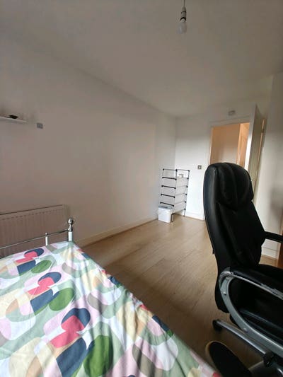 Spacious Double Room -  private bathroom  Main Photo