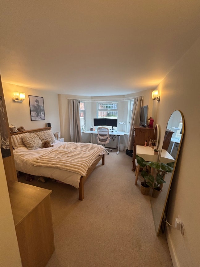 Large double room with en-suite in Streatham Main Photo