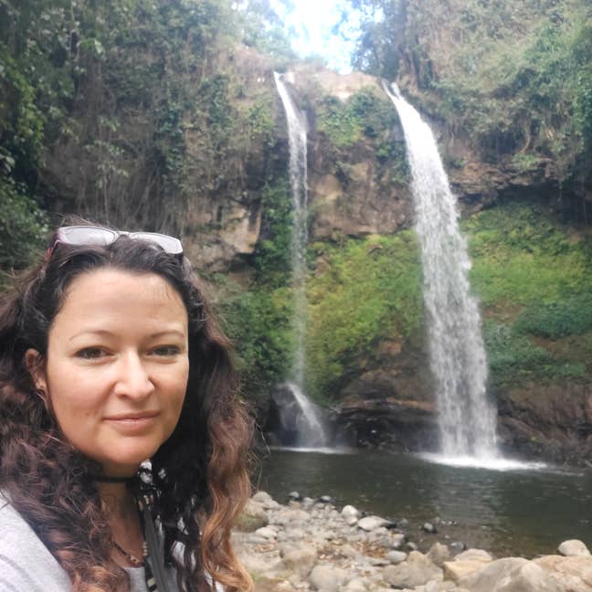 Spanish working female looking for a single room Main Photo